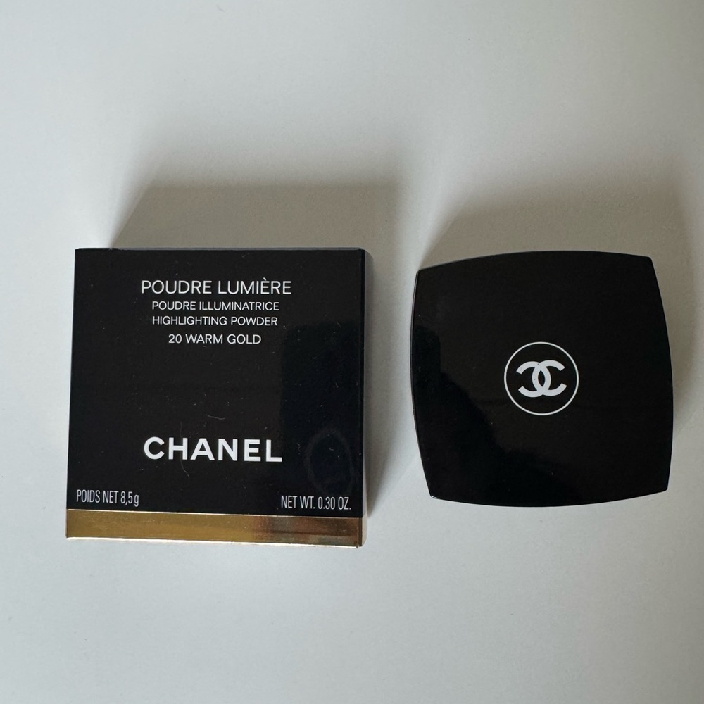 CHANEL Poudre Lumière Highlighting Powder in Warm Gold